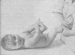 масаж ніжок дитини